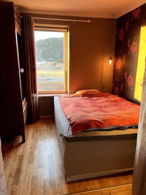 Sjarmerende Hus Med Orkesterplass Til Hav Og Fjell Stave Exterior foto